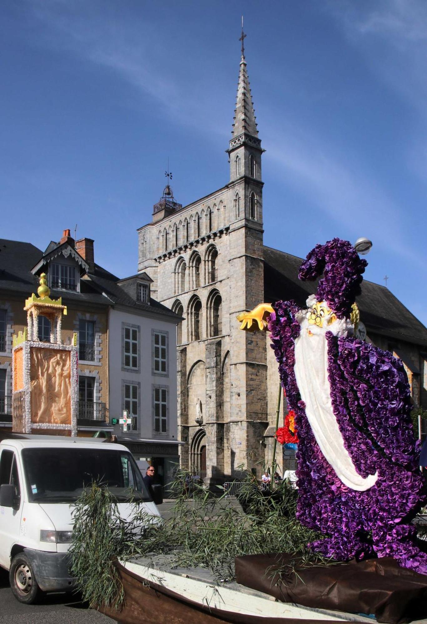 Caoubere Appartement Bagnères-de-Bigorre Buitenkant foto